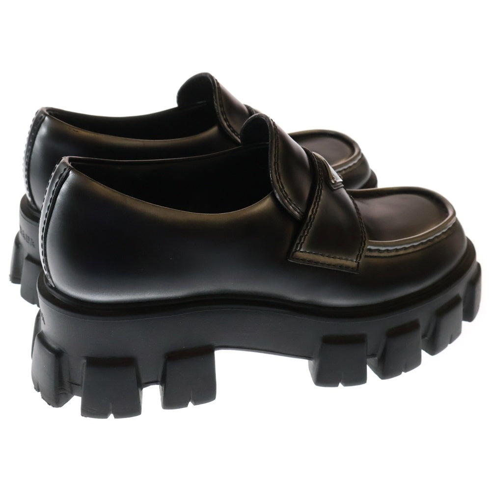 PRADA(プラダ) Monolith Pointy Brushed Leather Loafers モノリス トライアングルロゴ 三角プレート ブラッシュドレザー ローファー ブラック 2DE129