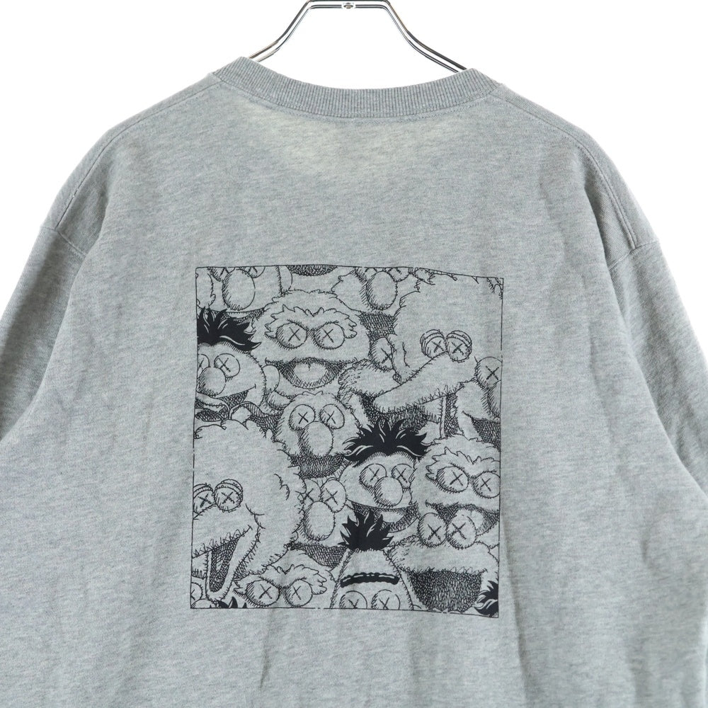 KAWS(カウズ) ×UNIQLO SESAME STREET ユニクロ セサミストリート フロント刺? クルーネックスウェット グレー