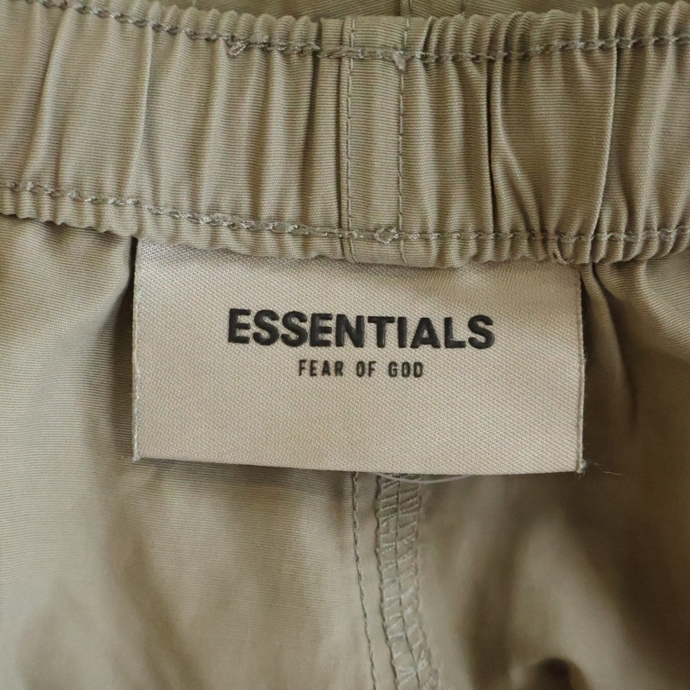 ESSENTIEL Antwerp(エッセンシャル アントワープ) フェルトロゴ ナイロン ショートパンツ ベージュ