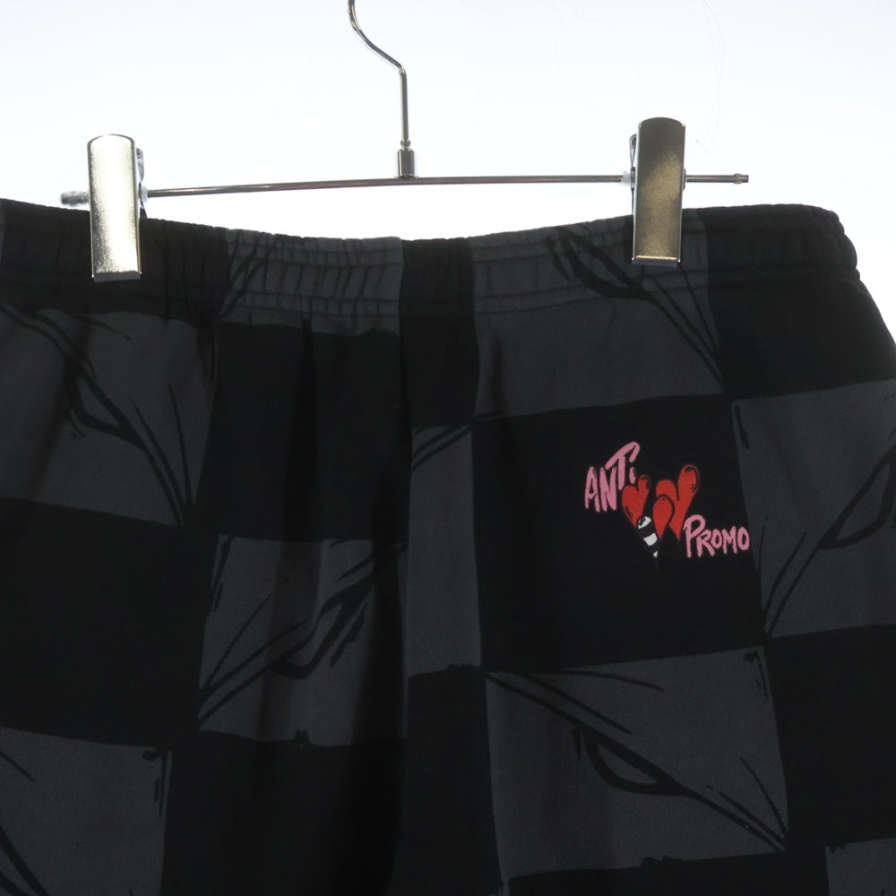ANTI PROMO アンチプロモ 99EYES SWATPANTS MATTY BOY プリントスウェットロングパンツ ブラック ANTI PROMO(アンチプロモ) 99EYES SWATPANTS MATTY BOY プリント