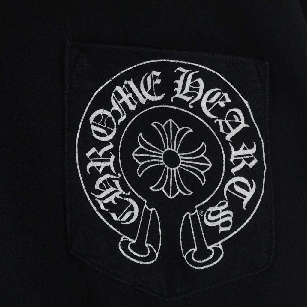 CHROME HEARTS(クロムハーツ) SCROLL LABEL T-SHIRT スクロールラベルプリント クルーネックポケット半袖Tシャツ ブラック