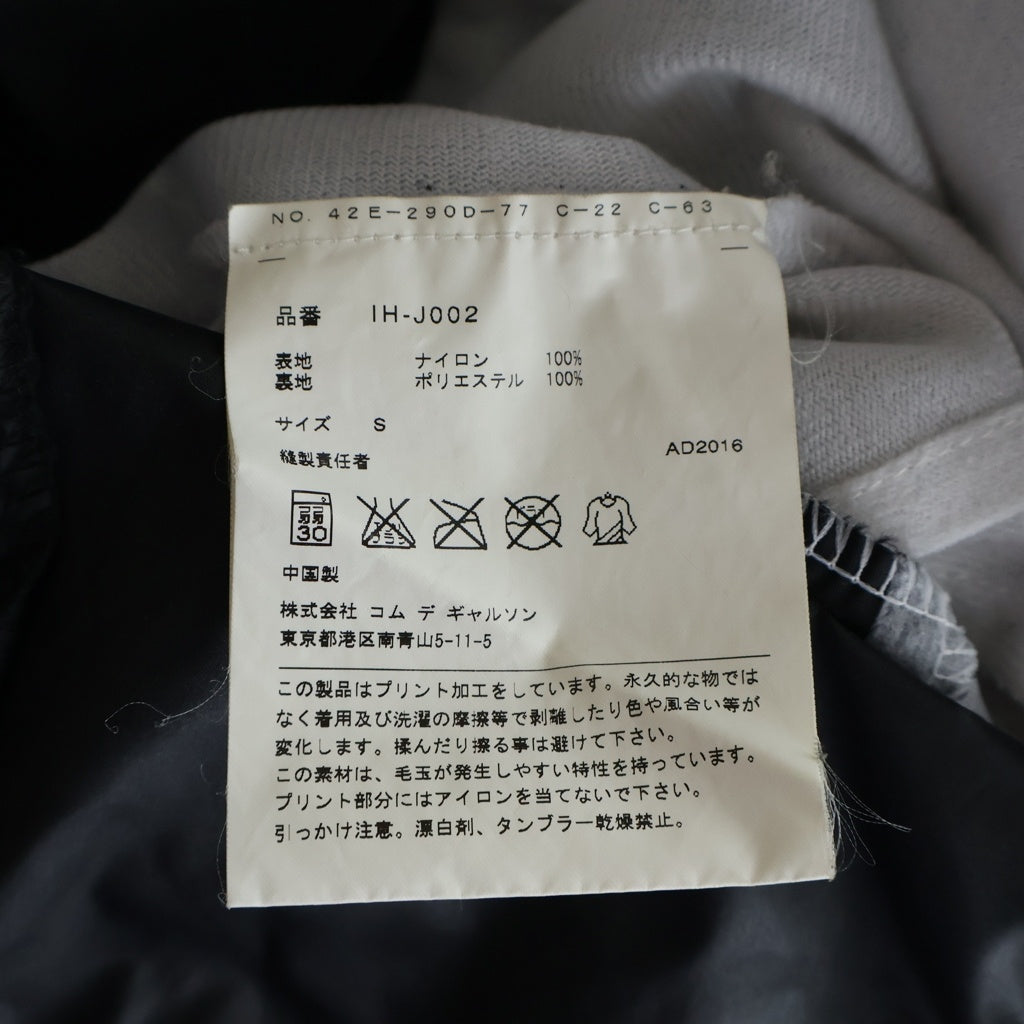 GOOD DESIGN SHOP COMME des GARCONS(グッドデザインショップ コムデギャルソン) バックプリントコーチジャケット IH-J002 ブラック