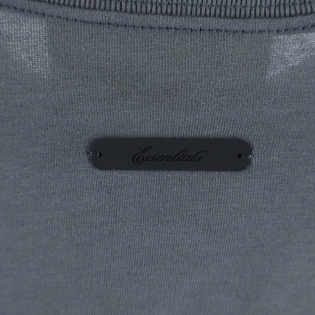 FEAR OF GOD ESSENTIALS(フィアオブゴッド エッセンシャルズ) 26SS 1POINT LOGO S/S TEE ロゴ 半袖Tシャツカットソー グレー -
