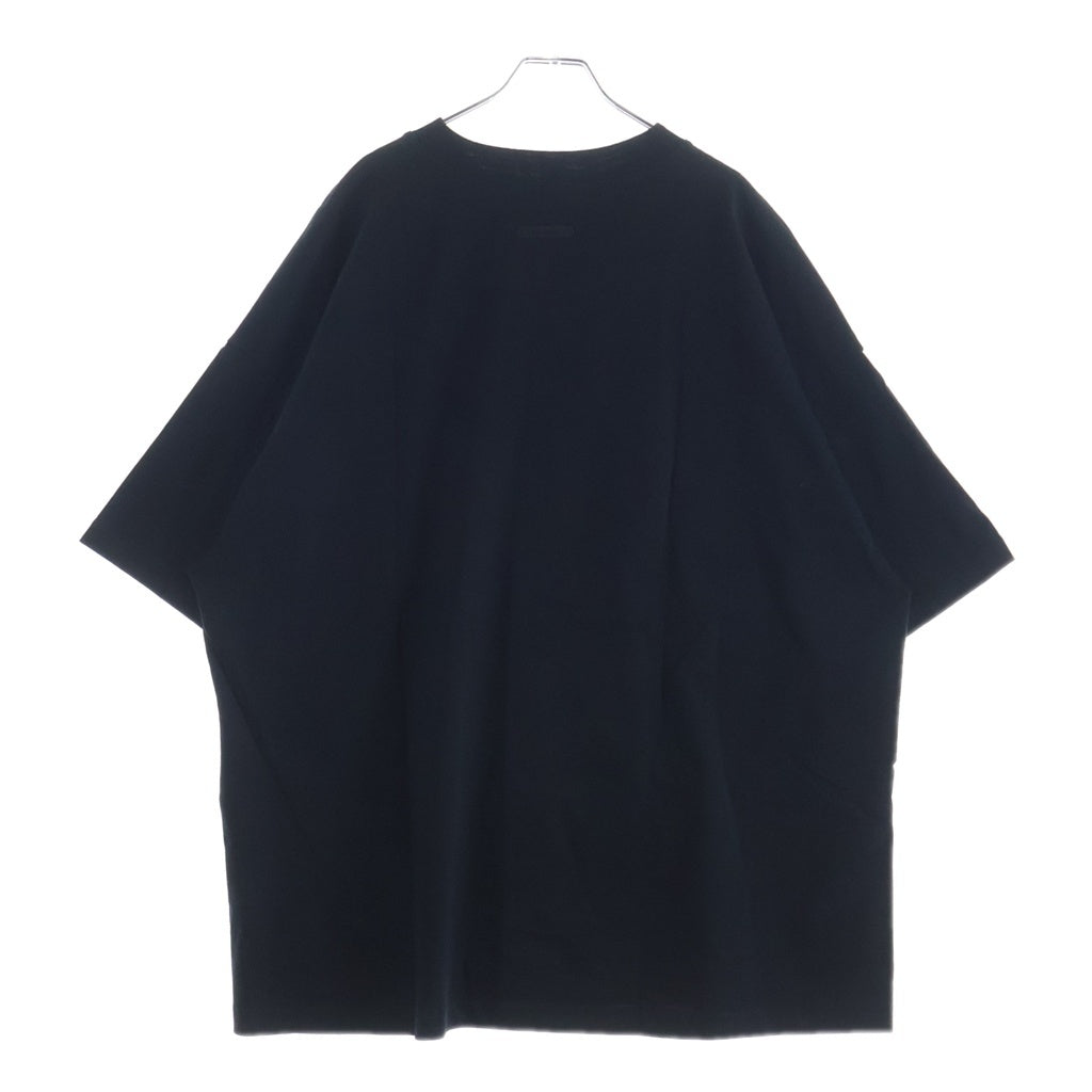 FEAR OF GOD ESSENTIALS(フィアオブゴッド エッセンシャルズ) フロントロゴ刺繍 半袖Tシャツカットソー ブラック -