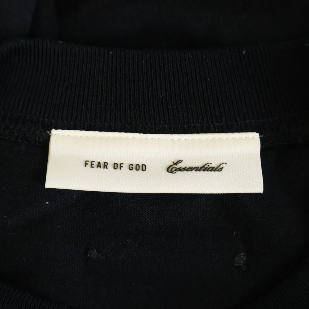 FEAR OF GOD ESSENTIALS(フィアオブゴッド エッセンシャルズ) フロントロゴ刺繍 半袖Tシャツカットソー ブラック -