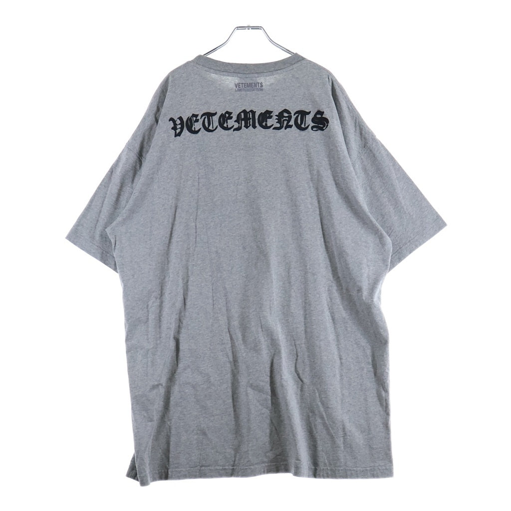 VETEMENTS(ヴェトモン) 21SS アナーキーゴシックロゴ オーバーサイズショートスリーブ 半袖Tシャツカットソー グレー UE51TR640G