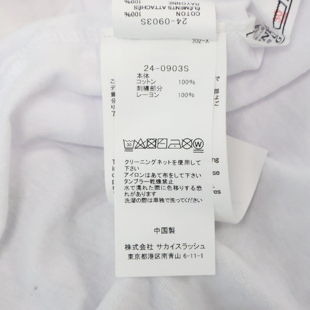 Sacai(サカイ) 24SS ×BUNNEY ×EUG Print T-Shirt 24-0903S ロゴ刺繍 プリント半袖Tシャツ ホワイト