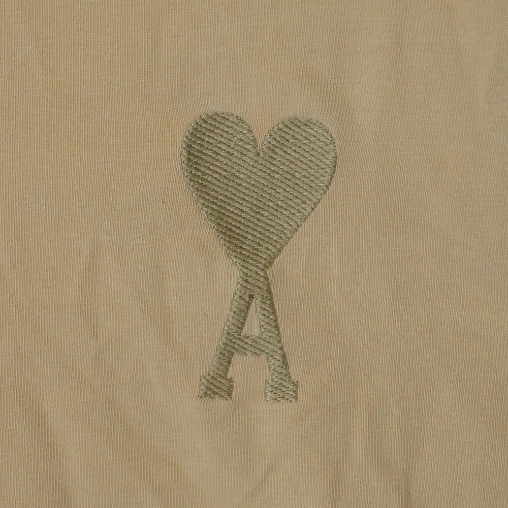 AMI Alexandre Mattiussi(アミアレクサンドルマテュッシ) ハートロゴ 刺繍 クルーネック 半袖Tシャツ カットソー ベージュ E22UTS002.726