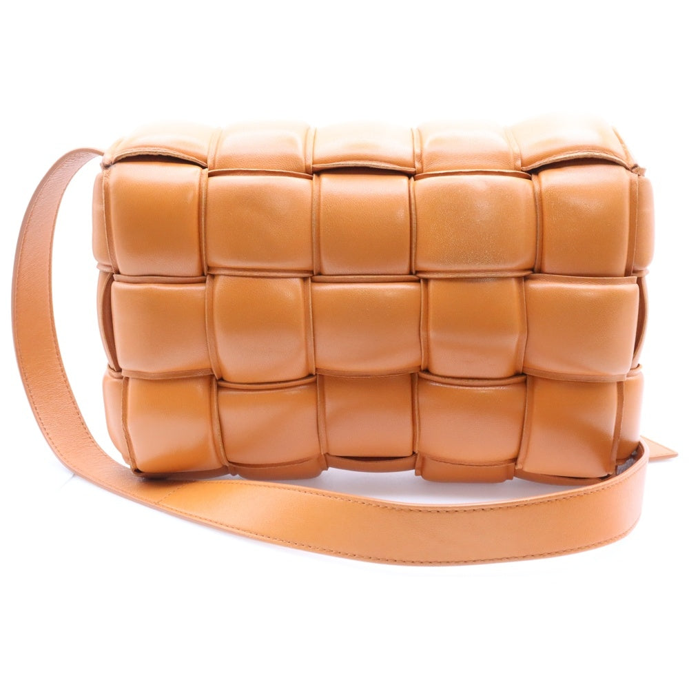 BOTTEGA VENETA(ボッテガヴェネタ) パデッド カセット ラムスキンレザーショルダーバッグ 591970VCQR19850 ブラウン