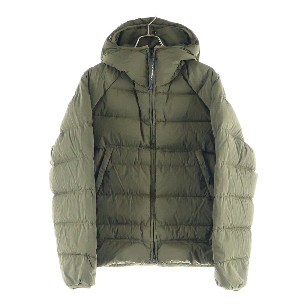C.P. Company(シーピーカンパニー) 23AW フード ジップアップ ダウンジャケット カーキ 15CMOW027A 006369G