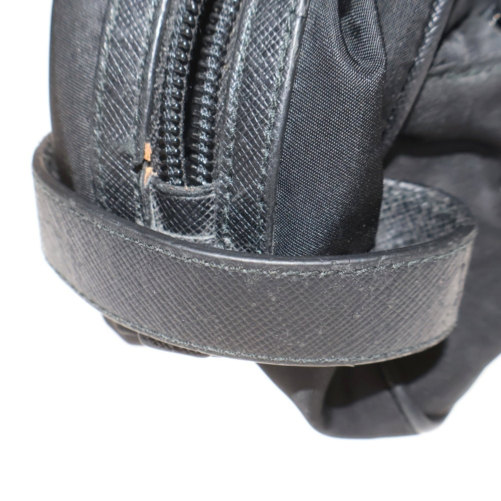 PRADA(プラダ) ロゴプレートセカンドバッグ ブラック 2NA819