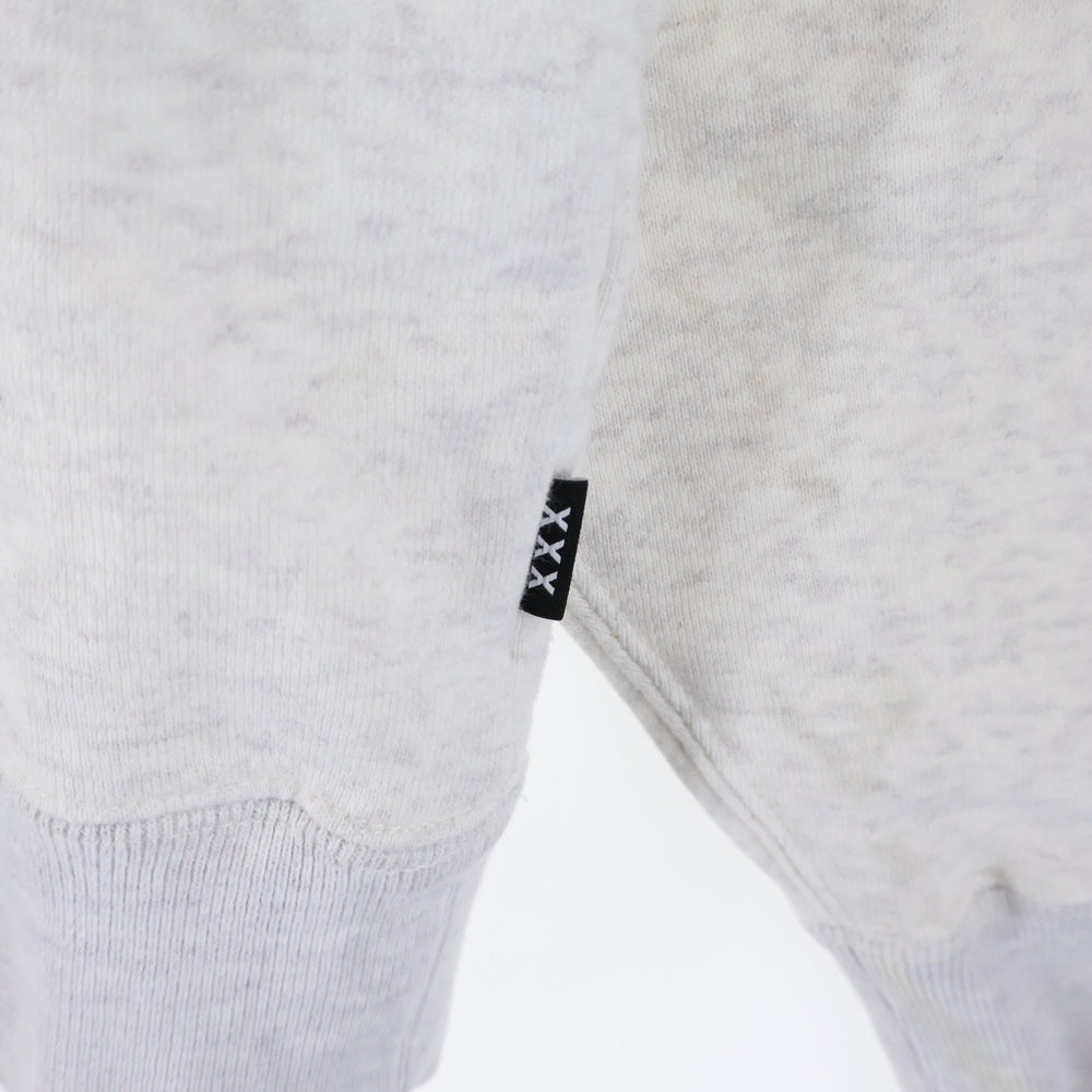 GOD SELECTION XXX(ゴッドセレクショントリプルエックス) ワンポイントロゴ クルーネックスウェットシャツ トレーナー グレー