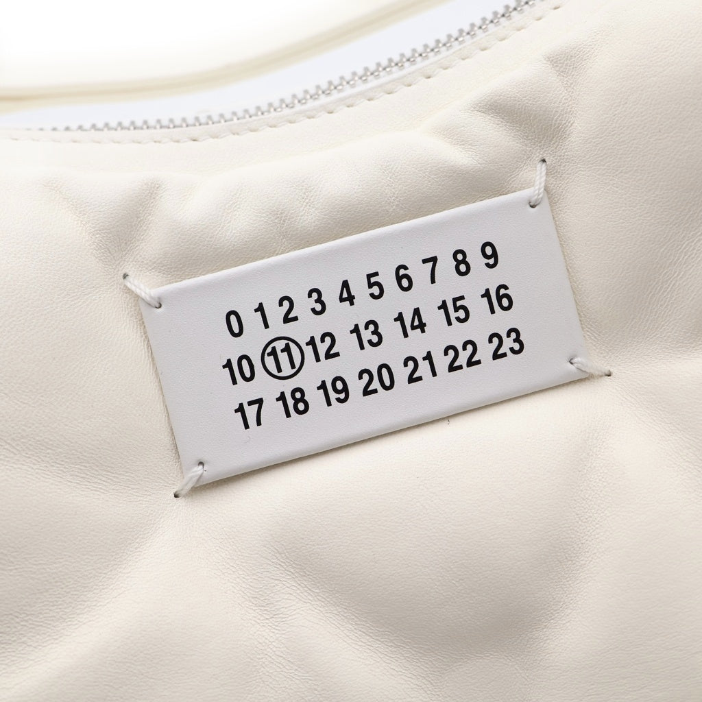 Maison Margiela(メゾンマルジェラ) Glam Slam グラムスラム ホーボー ミディアムショルダーバッグ SB3WG0020 ホワイト レディース