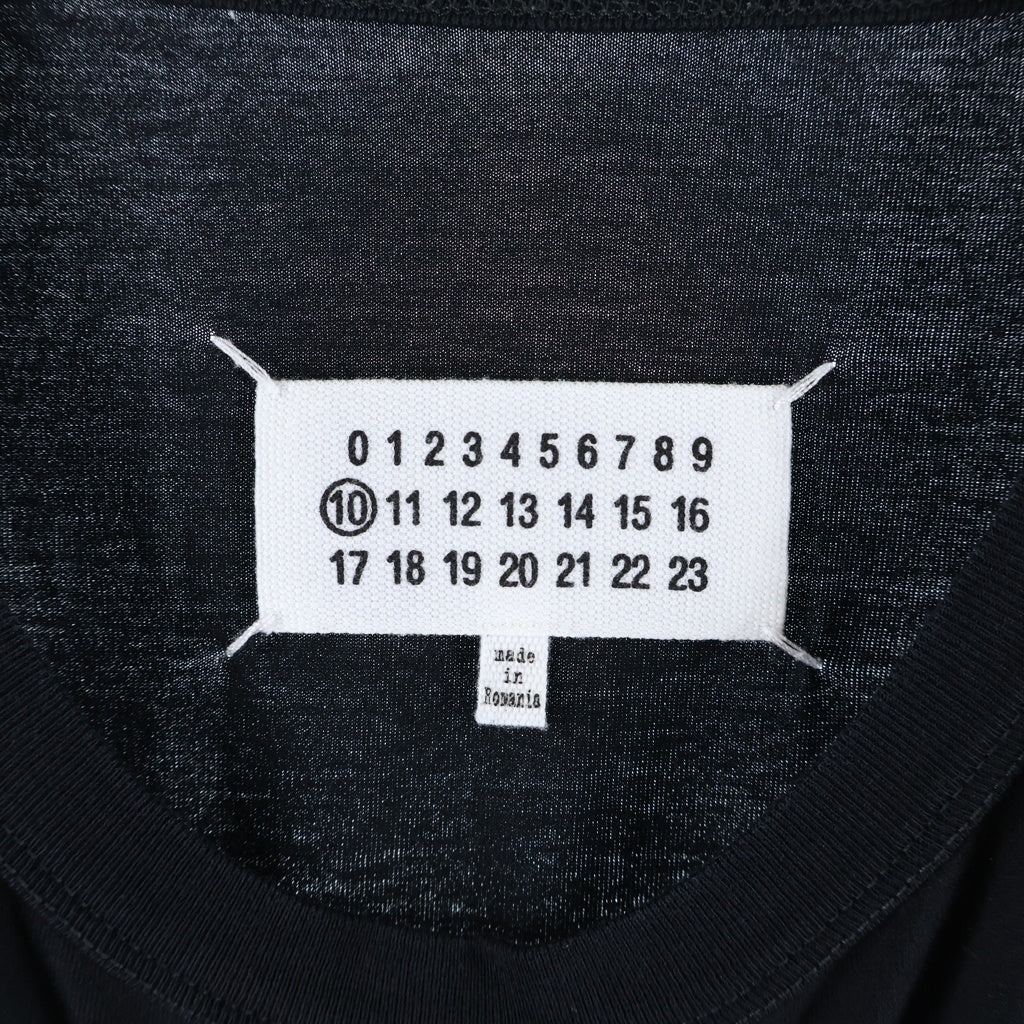 Maison Margiela(メゾンマルジェラ) 反転ロゴ プリントクルーネック半袖Tシャツカットソー ブラック S30GC0701