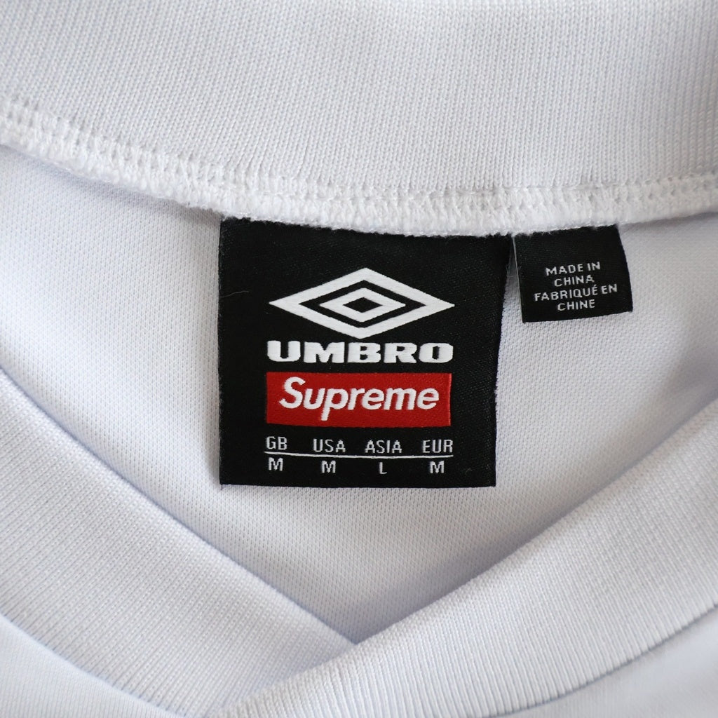 SUPREME(シュプリーム) 26SS x Umbro Old English Soccer Jersey アンブロ オールドイングリッシュ サッカー ゲームシャツ ホワイト/レッド