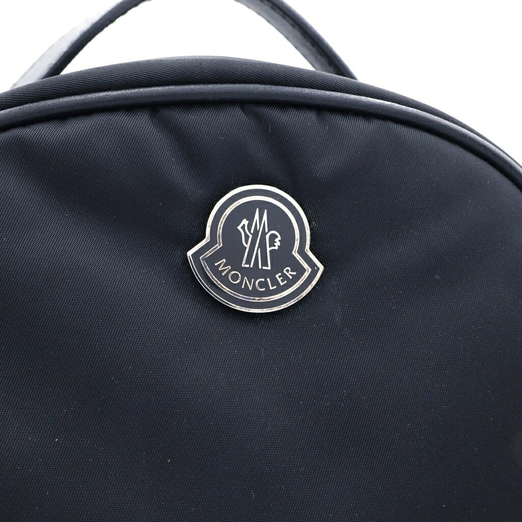 MONCLER(モンクレール) GEORGETTE ZAINO B209A0065300 04592 ロゴプレート付きナイロンバッグパック リュック ブラック レディース