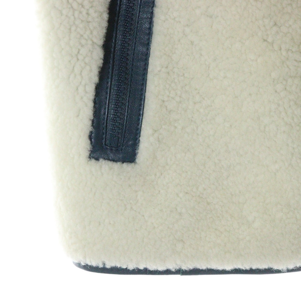 LOUIS VUITTON(ルイヴィトン) Reversible Shearling Gilet 1AAGG6 ムートンリバーシブルボアLVエンボスロゴベスト ネイビー/ホワイト