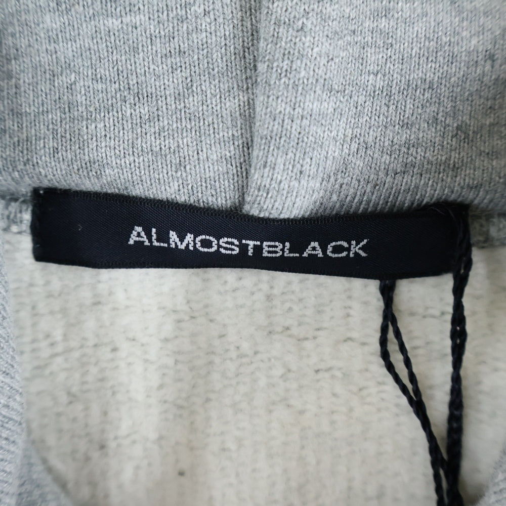 ALMOSTBLACK(オールモストブラック) KAZUOSHIRAGA ALMOST BLACK AMBKS-CS01 白髪一雄 プルオーバー パーカー グレー
