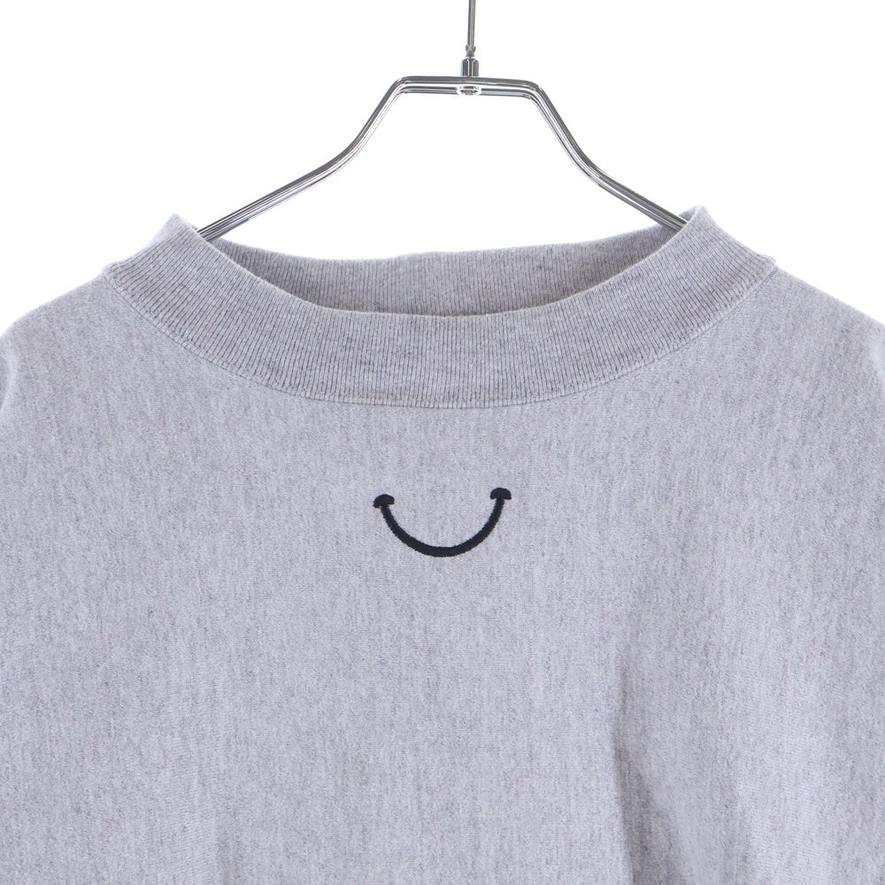 READY MADE(レディメイド) M-NECK SWT SMILE RE-CO-GY-00-00-246 モックネック スマイル刺繍クルーネックスウェットトレーナー グレー