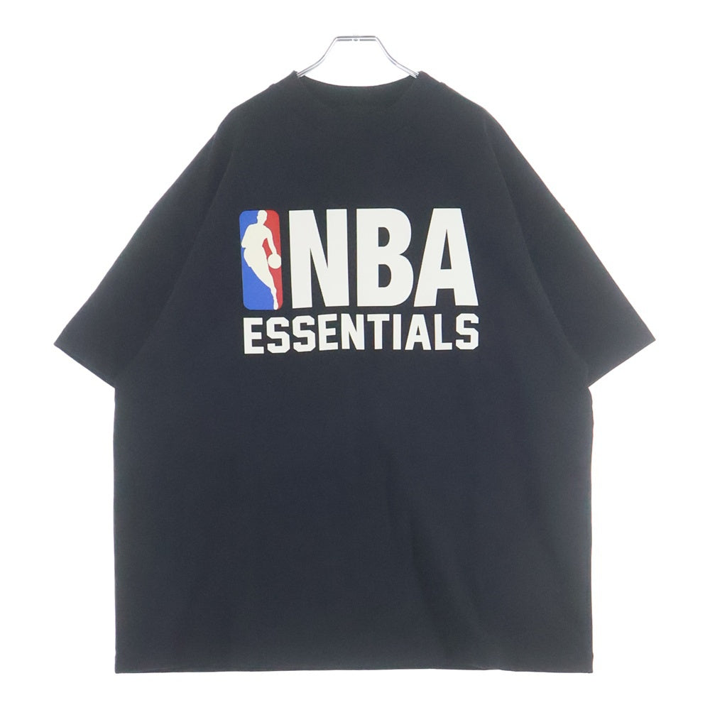 FEAR OF GOD ESSENTIALS(フィアオブゴッド エッセンシャルズ) NBA 90's FIT TEE 202NB258001F フロントロゴプリント Tシャツ ブラック