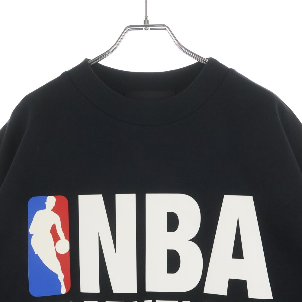 FEAR OF GOD ESSENTIALS(フィアオブゴッド エッセンシャルズ) NBA 90's FIT TEE 202NB258001F フロントロゴプリント Tシャツ ブラック