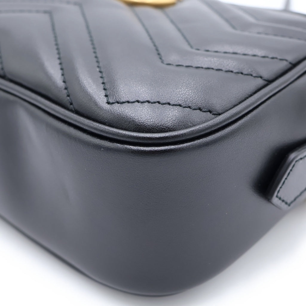 GUCCI(グッチ) GGマーモント キルティング ゴールド金具 カメラバッグ レザー ショルダーバッグ 448065 ブラック/ゴールド レディース