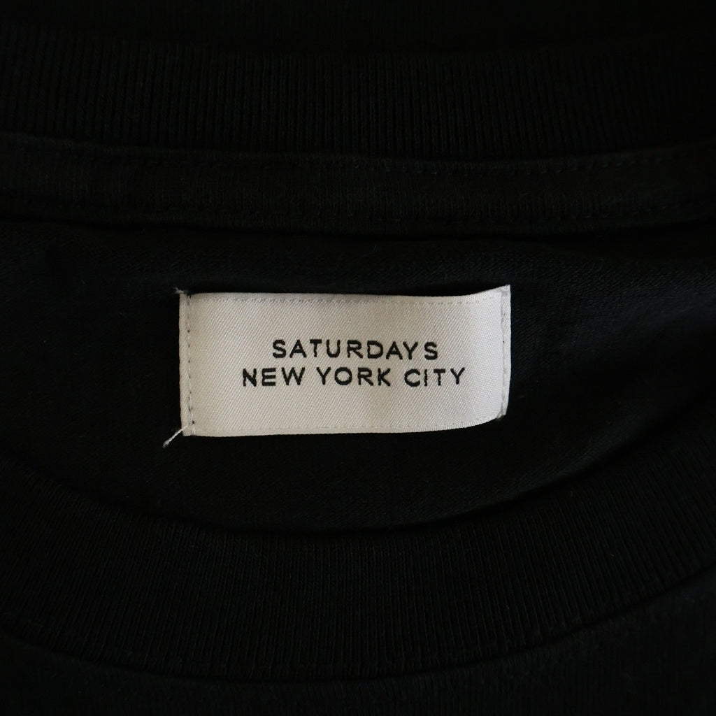 SATURDAYS SURF NYC(サタデイズサーフエヌワイシー) ×FRAGMENT DESIGN フラグメントデザイン フロントプリント半袖Tシャツ カットソー BBM-55300-B ブラック