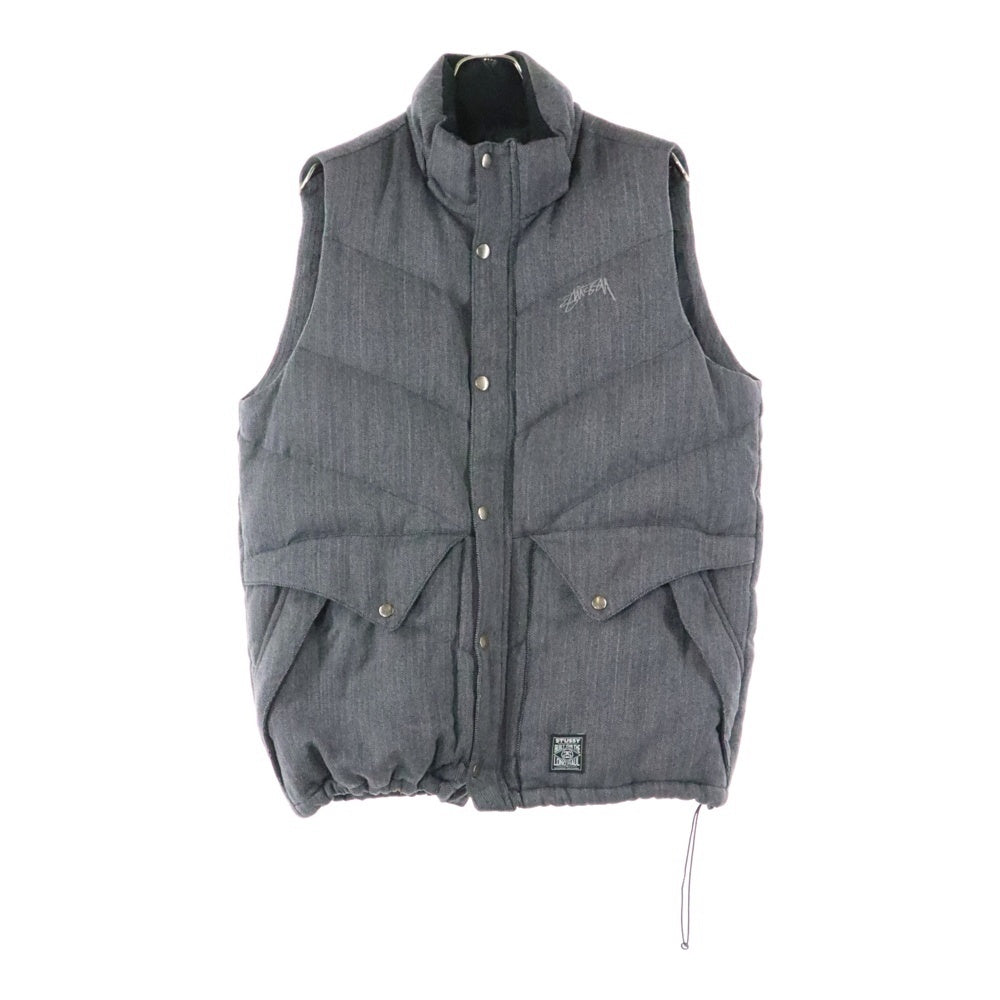 STUSSY(ステューシー) ロゴ刺繍 パッチ付き ダウンベスト グレー