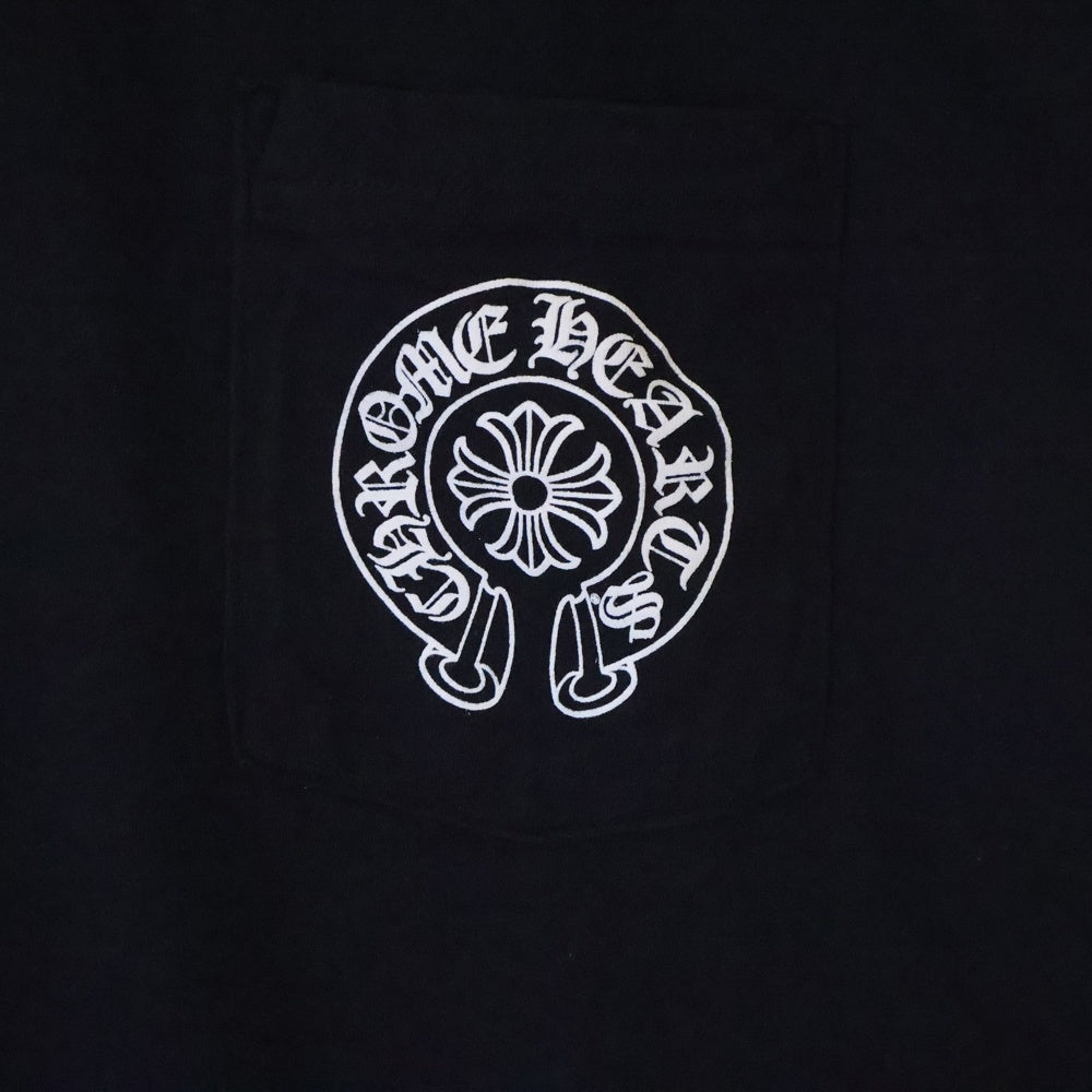 CHROME HEARTS(クロムハーツ) HONOLULU BACK CH PLUS TEE ホノルル CHプラス ホースシュー バックプリント 半袖ポケットTシャツ クルーネックカットソー ブラック