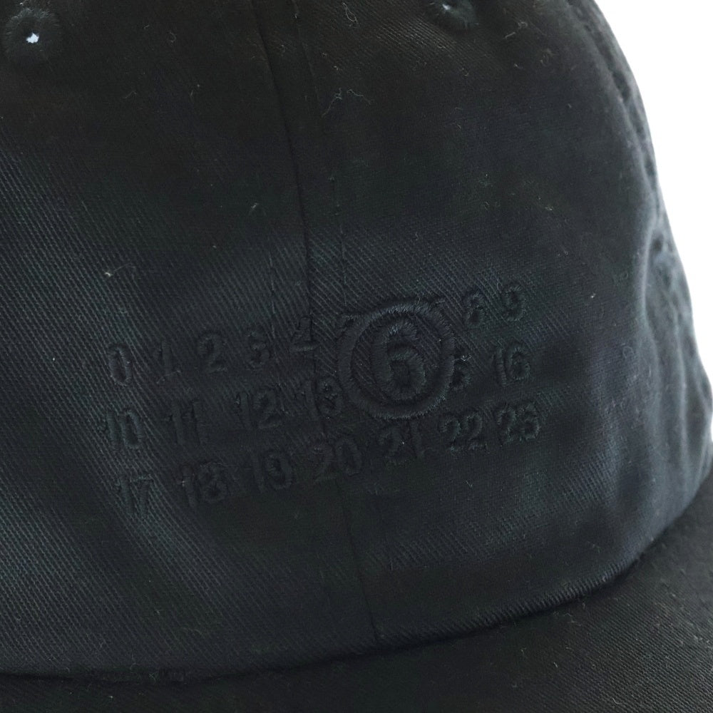 MM6 Maison Margiela(エムエムシックスメゾンマルジェラ) Numeric Signature Cap ロゴ刺繍 6パネルキャップ ブラック