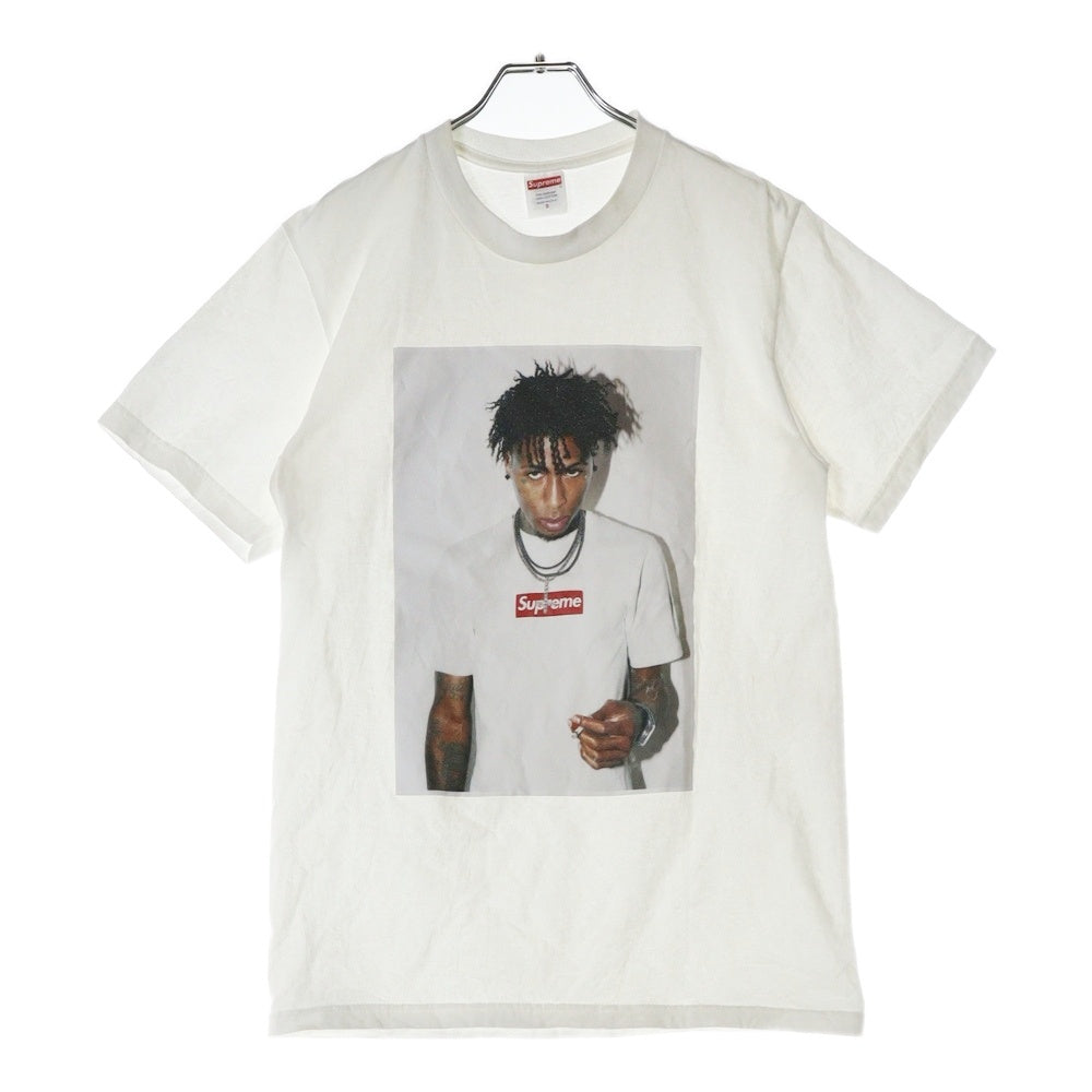 SUPREME(シュプリーム) 23AW NBA Young Boy Tee ヤングボーイ プリント半袖Tシャツ ホワイト