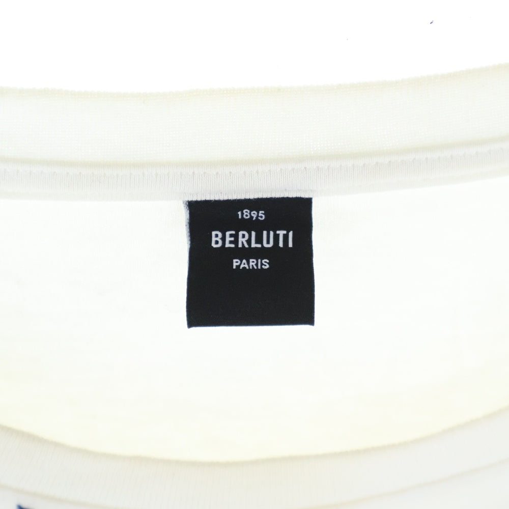 Berluti(ベルルッティ) カリグラフィ刺繍 クルーネック半袖Tシャツカットソー R21JRS70JAEK ホワイト