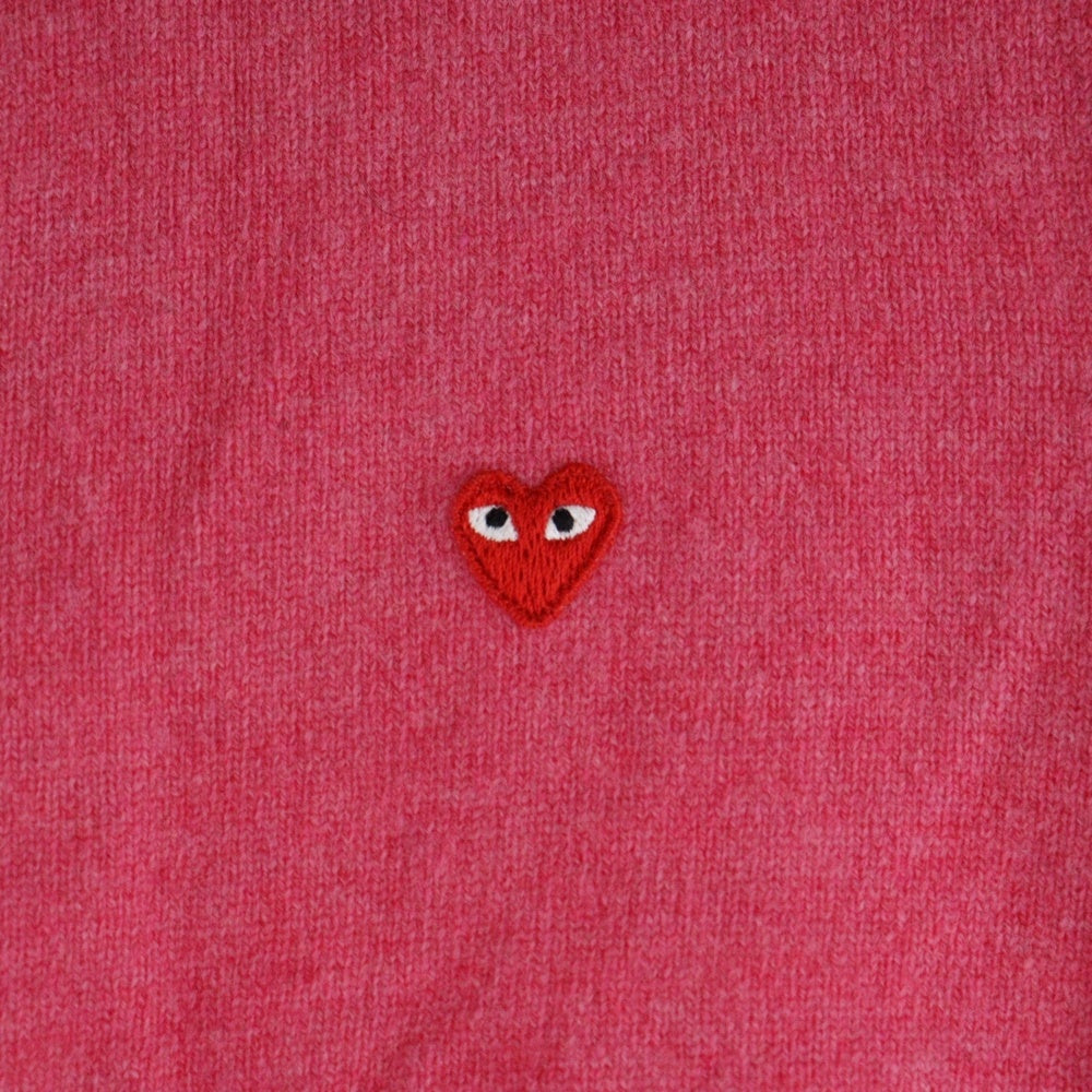 PLAY COMME des GARCONS(プレイコムデギャルソン) ハートロゴ刺繍 ウールカーディガン セーター AZ-N079 ピンク