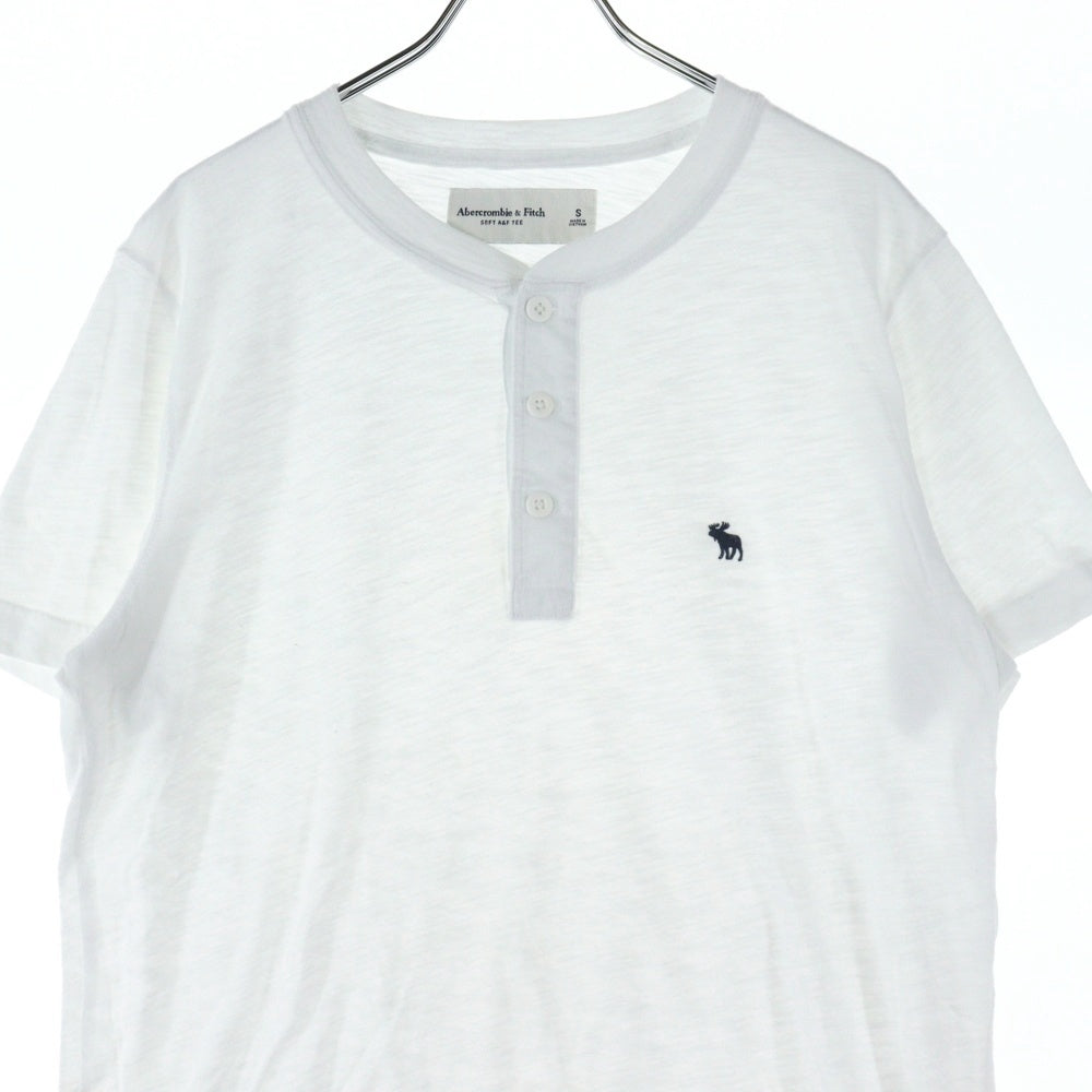 Abercrombie&Fitch(アバクロンビーアンドフィッチ) 刺繍ロゴ クルーネック半袖Tシャツ ホワイト
