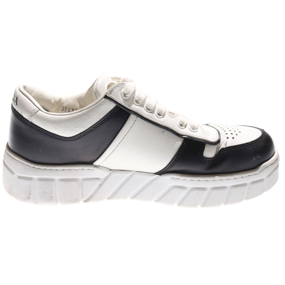 PRADA(プラダ) トライアングルロゴプレート レザー ローカット