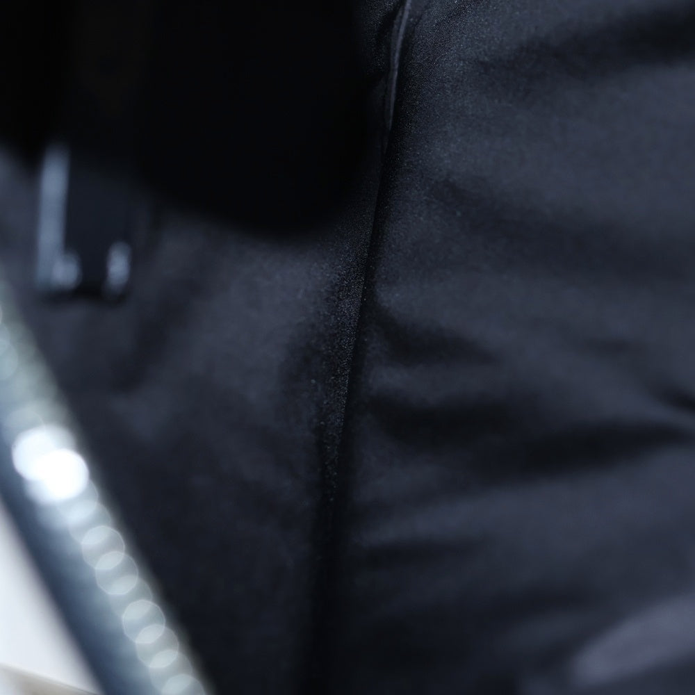 MONCLER(モンクレール) ロゴワッペン ベロア セカンド クラッチバッグ ブラック