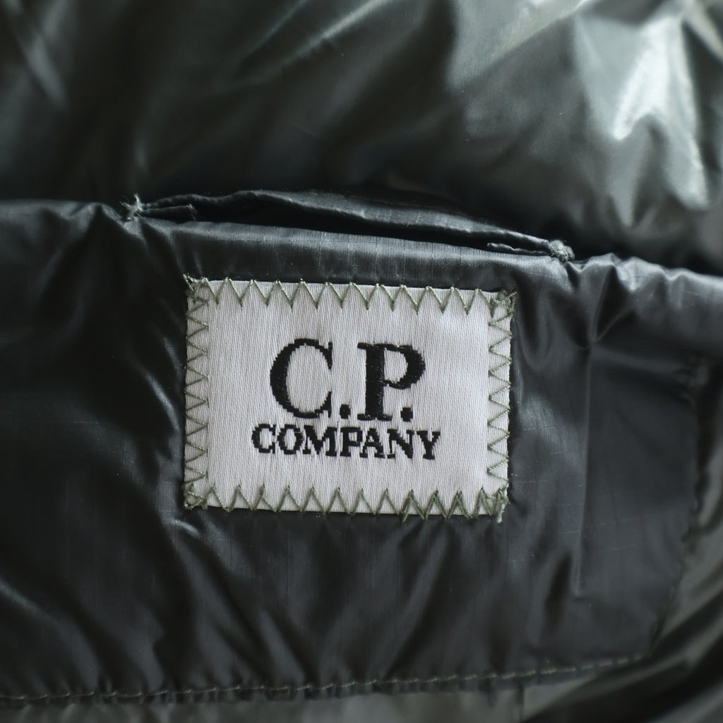 C.P. Company(シーピーカンパニー) 25AW ゴーグル リップストップ 19CMOW702A-110416A ダウンジャケット グリーン
