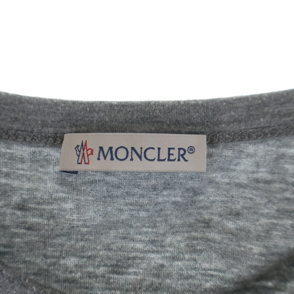 MONCLER(モンクレール) MAGLIA T-SHIRT ロゴワッペン クルーネック半袖Tシャツ グレー E20918032500
