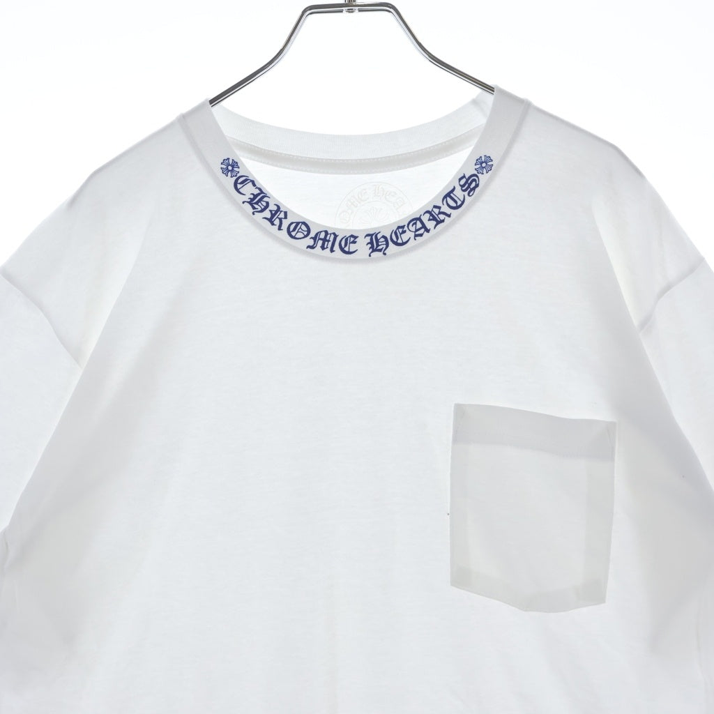 CHROME HEARTS(クロムハーツ) Neck Logo S/S Tee ネックロゴプリント クルーネック 半袖Tシャツ カットソー ホワイト/ブルー