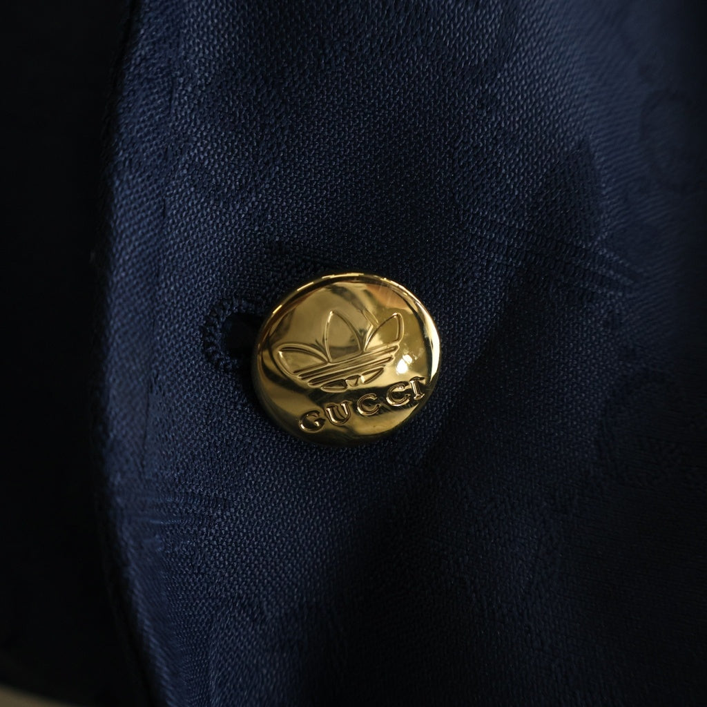 GUCCI(グッチ) ×ADIDAS トレフォイル ジャガード 胸ロゴ 3ストライプ 金ボタン 720968 テーラードジャケット ブルー