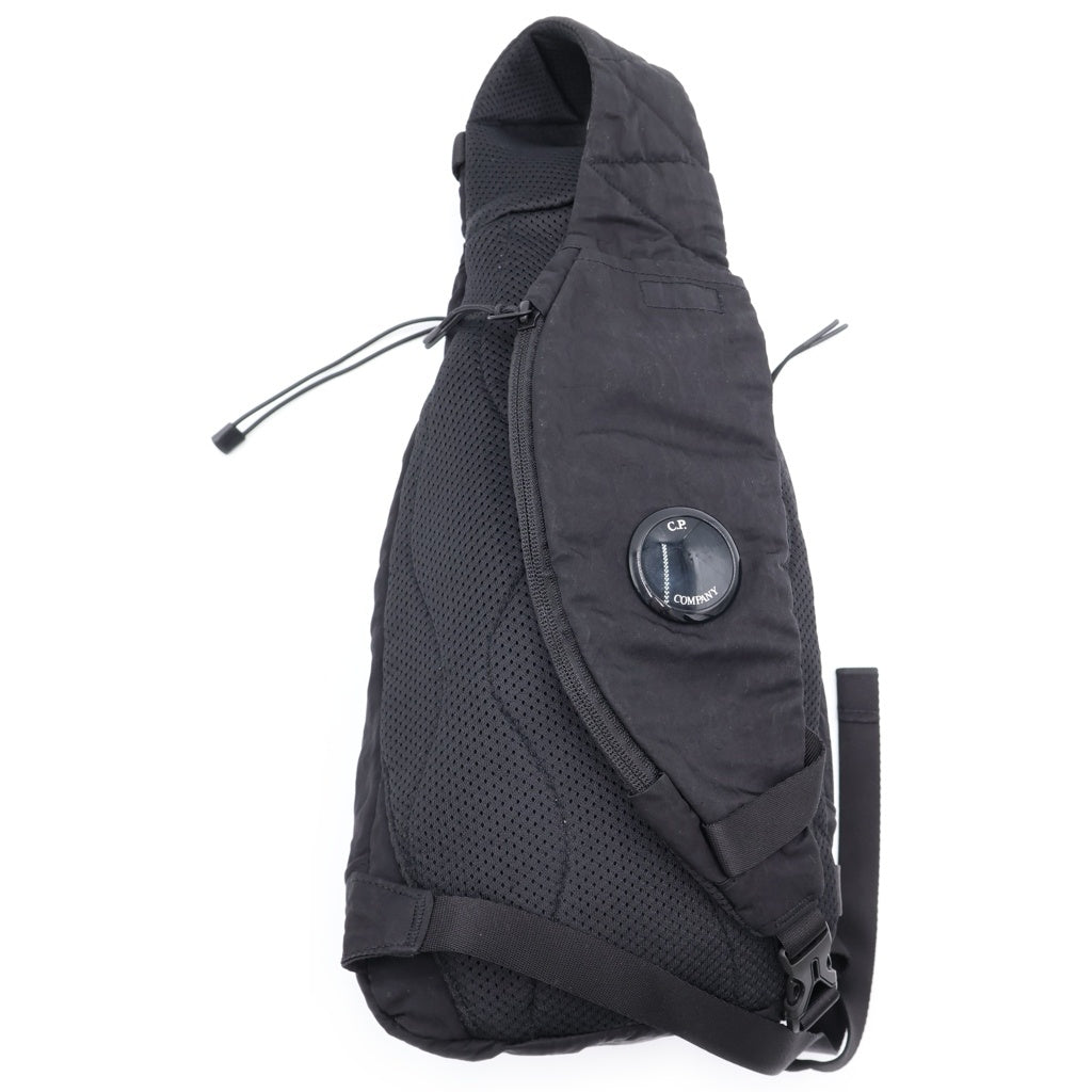 C.P. Company(シーピーカンパニー) Nylon B Lens Crossbody Rucksack クロスボディバッグ RCCMAC735A005269G ブラック