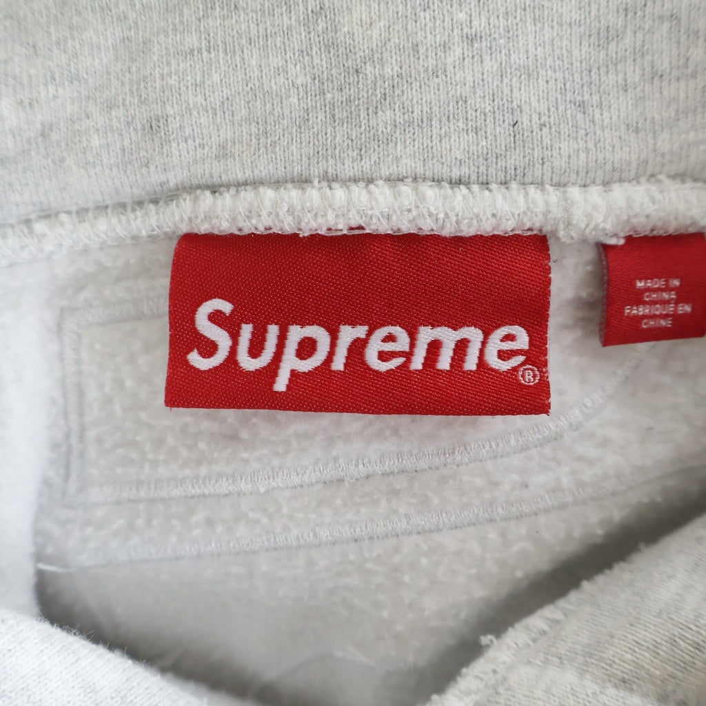 SUPREME(シュプリーム) 23AW Satin Applique Hooded Sweat Shirt サテン アップリケ スウェットプルオーバーパーカー グレー ‐