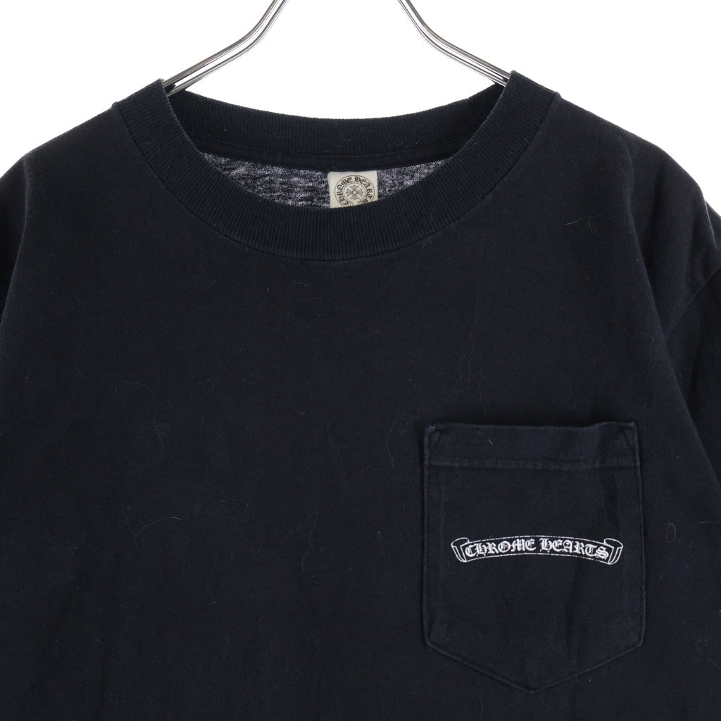 CHROME HEARTS(クロムハーツ) OLD BACK ARCH LOGO SCROLL RABEL USA PRINT TEE オールド バックアーチロゴ スクロールラベル プリント ポケット半袖Tシャツ カットソー ブラック