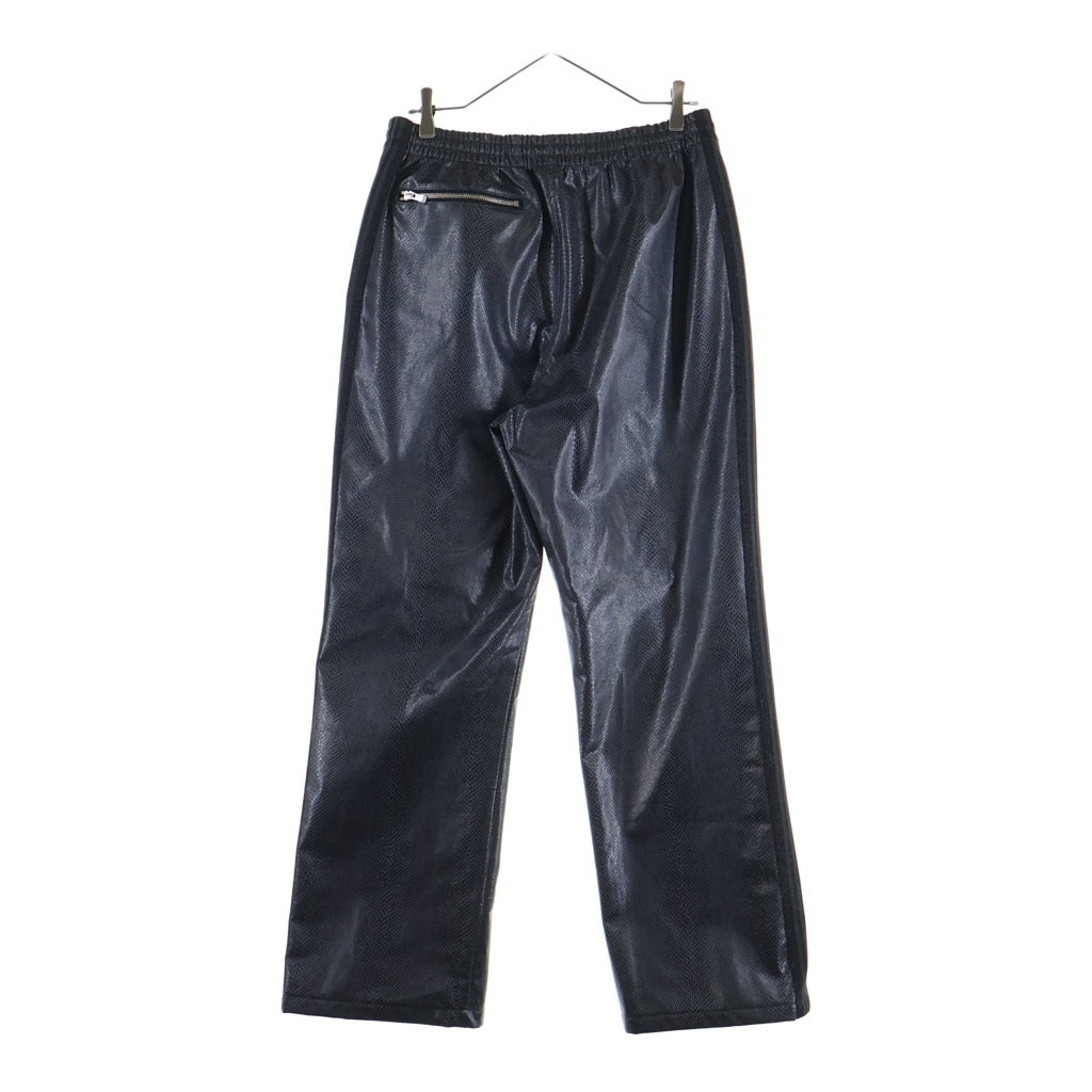 Needles(ニードルス) 24AW×NUBIAN TRACK PANTS SYNCETIC LEATHER EXCLUSIVE ヌビアン トラックパンツ フェイクレザー ブラック NS1585