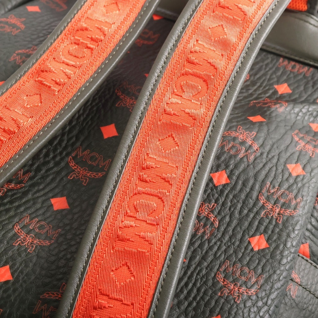 MCM(エム シー エム) モノグラムロゴ ヴィセトス スターク レザー バックパック カーキ/オレンジ レディース