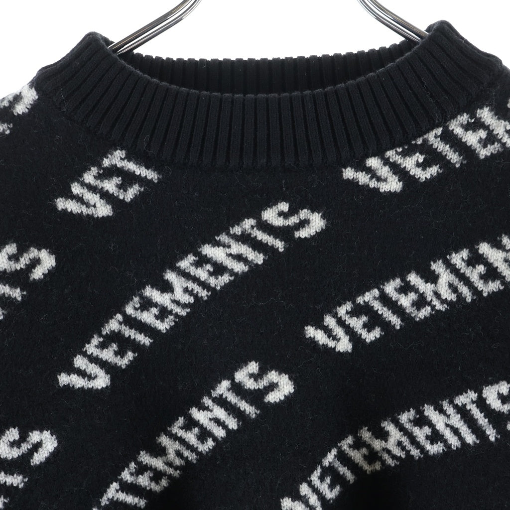 VETEMENTS(ヴェトモン) 22SS Cropped monogram sweater ロゴ UE63KN900B 断ち切り クルーネックセーター ブラック レディース