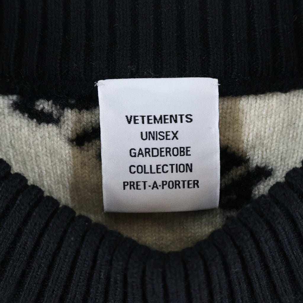 VETEMENTS(ヴェトモン) 22SS Cropped monogram sweater ロゴ UE63KN900B 断ち切り クルーネックセーター ブラック レディース