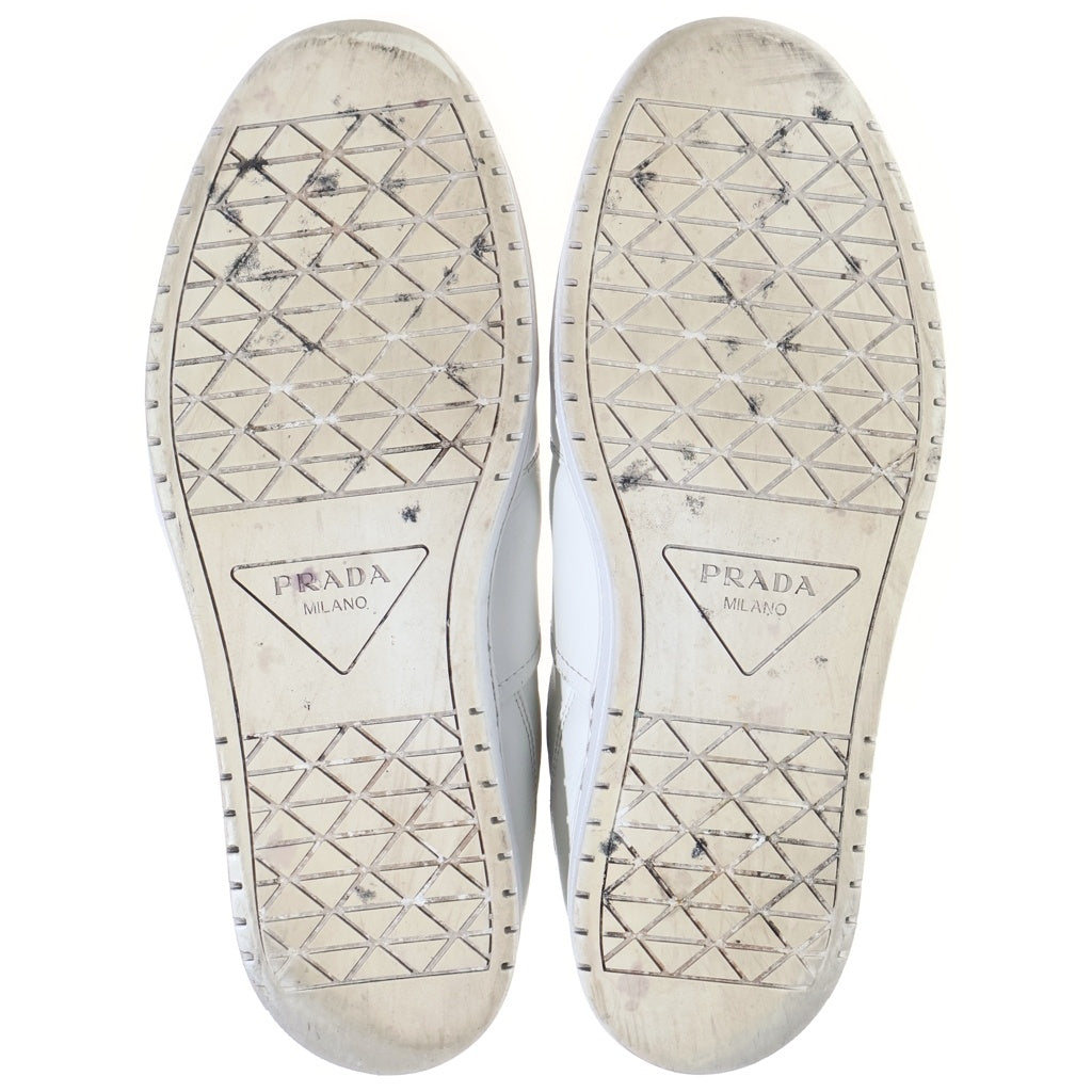PRADA(プラダ) DOWNTOWN SNEAKERS ダウンタウン レザー 三角プレート ローカットスニーカー 2EE364 ホワイト 2EEZ66