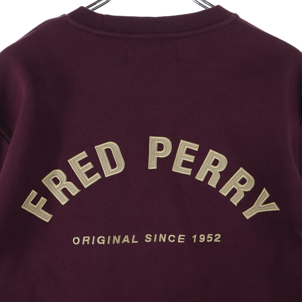 FRED PERRY(フレッドペリー) Arch Branded Sweatshirt ロゴ刺繍 クルーネック 長袖スウェット トレーナー レッド