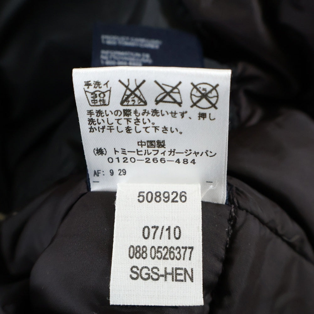 TOMMY HILFIGER(トミーヒルフィガー) エンブレムワッペン付き ジップアップ ダウンジャケット ブラック 0526377